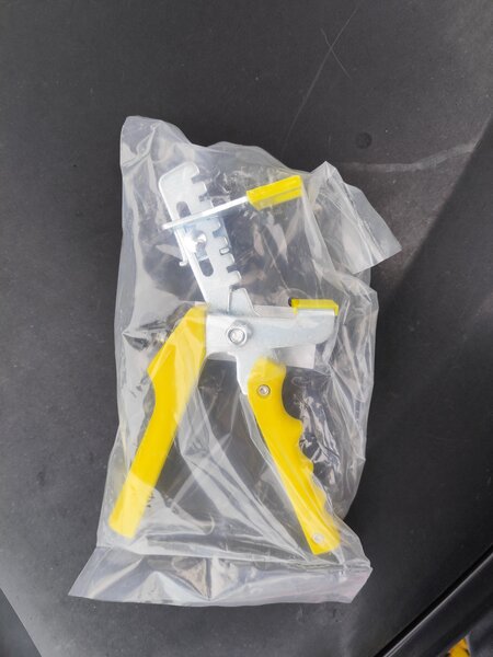 Vand cleste metalic pentru nivelare gresie si faianta